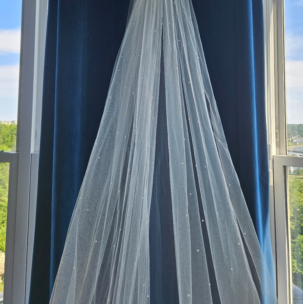 New, never worn 9 Foot Ivory Canadian Made Bridal Veil with pearl accents A00145 - Picture 2 of 12